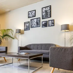 Otel Serrano